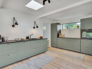 Fridge, dishwasher, cookware/dishes/utensils