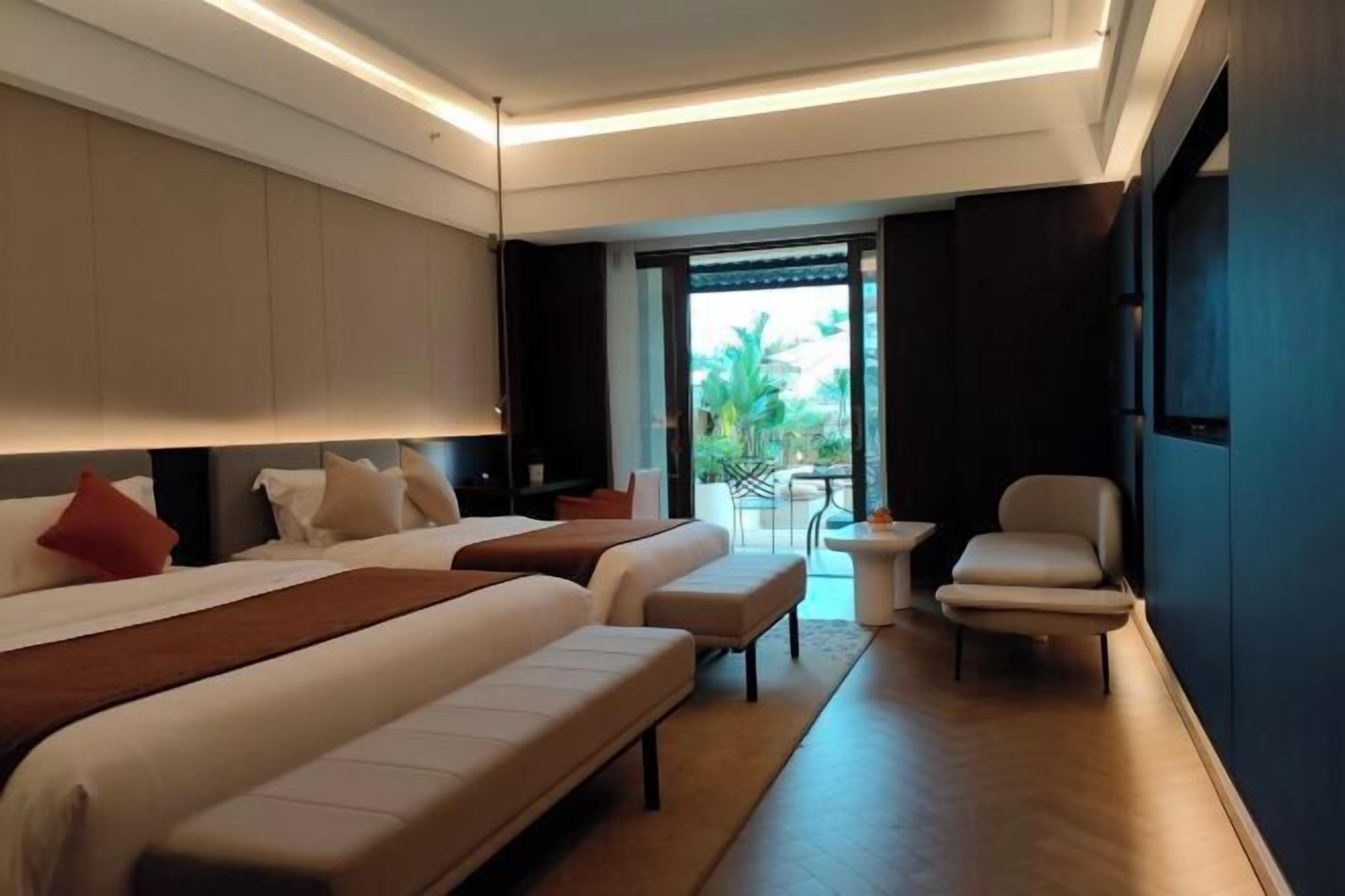 Blackout curtains, free WiFi