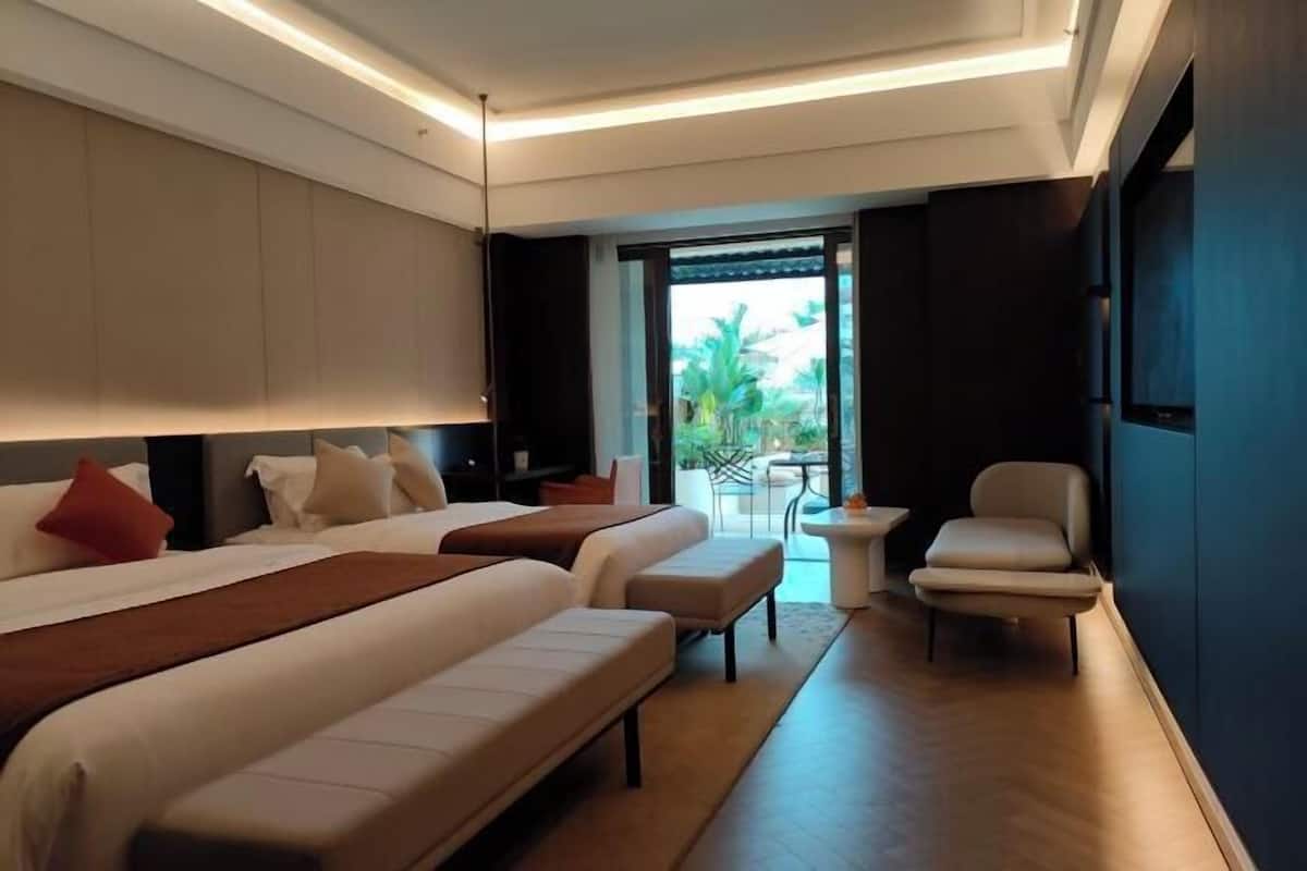 Blackout curtains, free WiFi