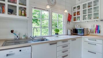 Fridge, microwave, dishwasher, highchair