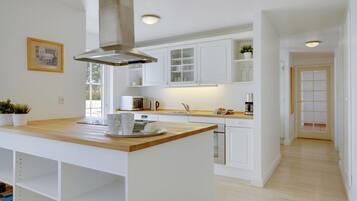 Réfrigérateur, micro-ondes, lave-vaisselle