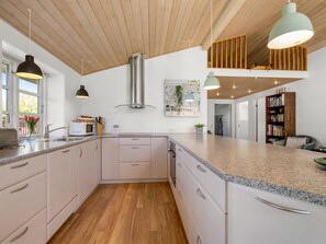 Refrigerador, microondas, horno, lavavajillas