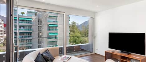 Familienapartment, Mehrere Schlafzimmer, 2 BĂ€der (Appartamento lago e monti) | Wohnbereich