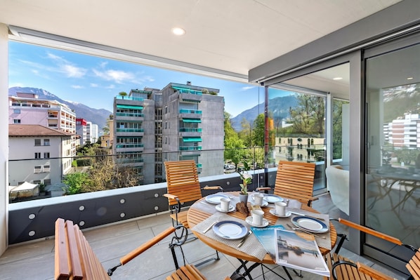 Family Apartment, Multiple Bedrooms, 2 Bathrooms (Appartamento lago e monti) | Outdoor dining