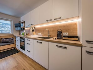 Fridge, microwave, oven, cookware/dishes/utensils - Apartment Montec by Interhome (Hippach)