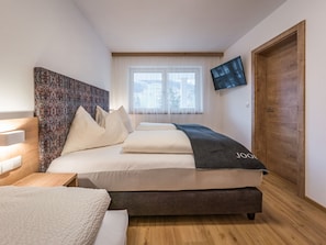 2 Schlafzimmer, Schreibtisch, Internetzugang