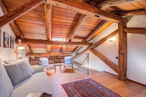 Familjelägenhet - flera sovrum (San Marco Lodge Apt Mountain Retreat) | Vardagsrum | 21-tums platt-tv med digitalkanaler