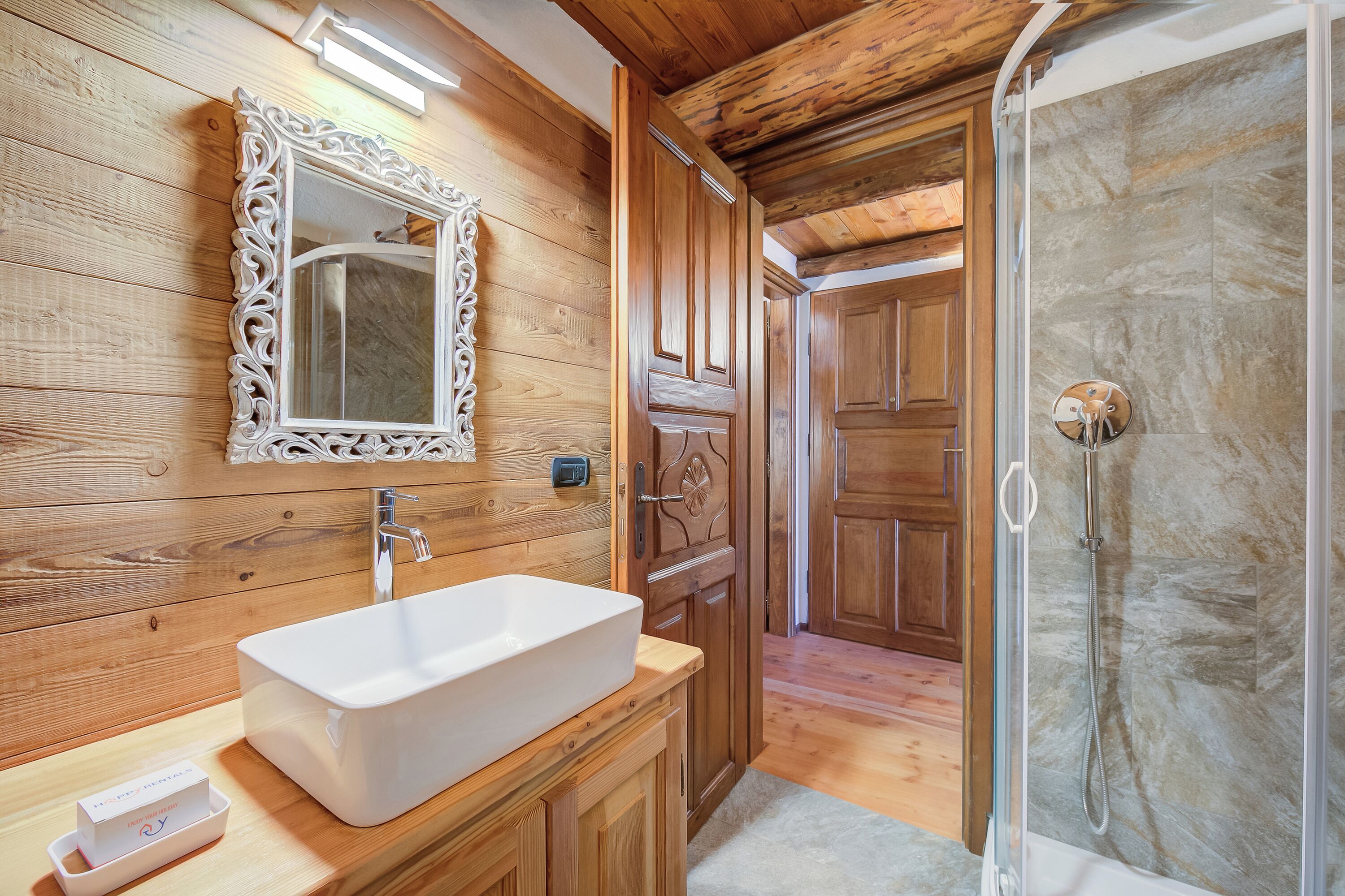 Appartement Familial, plusieurs chambres (San Marco Lodge Apt Mountain Retreat) | Salle de bain | Douche, sèche-cheveux, bidet, serviettes fournies