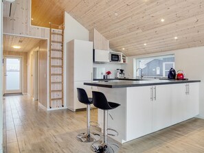 Réfrigérateur, micro-ondes, four, lave-vaisselle