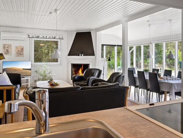 Télévision, cheminée