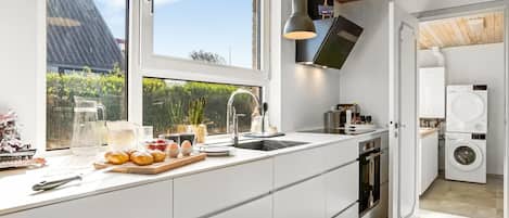 Fridge, dishwasher, cookware/dishes/utensils