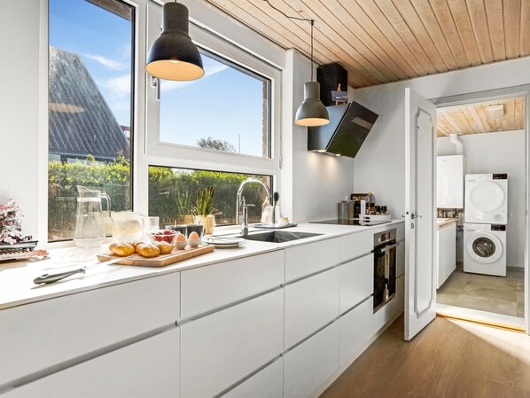 Fridge, dishwasher, cookware/dishes/utensils