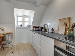 Fridge, dishwasher, cookware/dishes/utensils