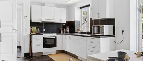 Refrigerador, microondas, horno y lavavajillas