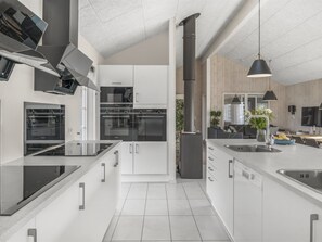 Refrigerador, microondas, horno y lavavajillas 