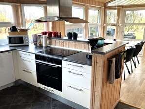 Kühlschrank, Mikrowelle, Ofen, Geschirrspüler