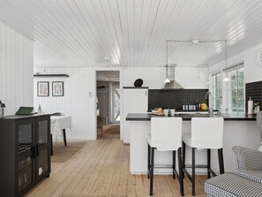 Fridge, microwave, dishwasher, cookware/dishes/utensils