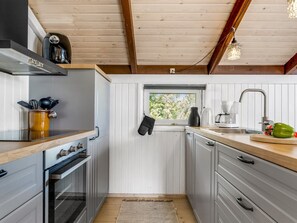 Kühlschrank, Ofen, Geschirrspüler, Kochgeschirr/Geschirr/Besteck