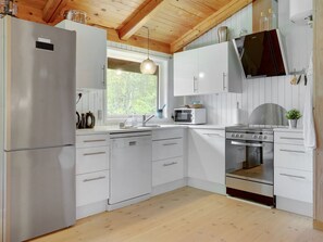 Fridge, microwave, dishwasher, cookware/dishes/utensils