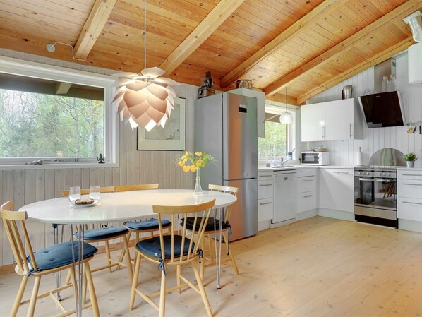 Fridge, microwave, dishwasher, cookware/dishes/utensils