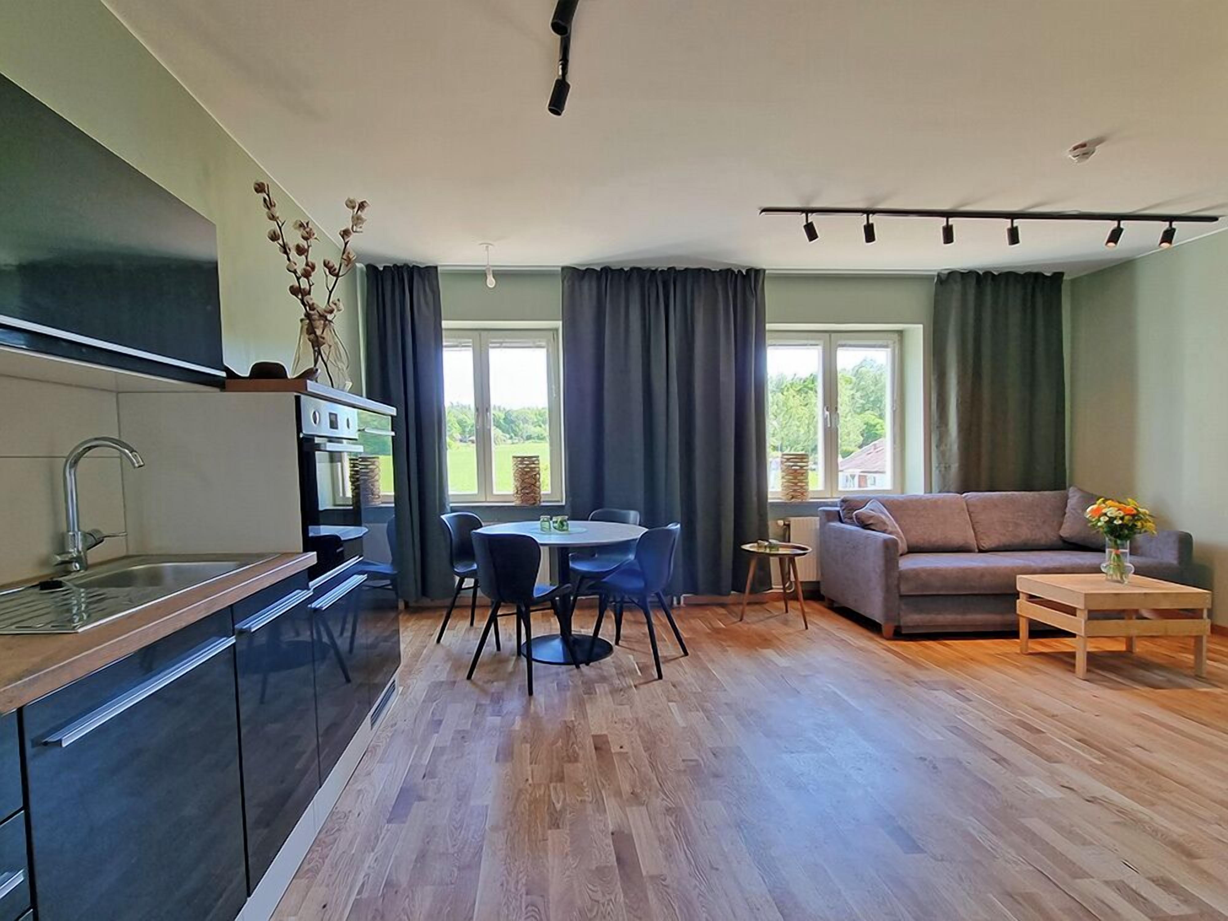 Family Apartment | Iron/ironing board, free WiFi, bed sheets