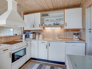 Kühlschrank, Mikrowelle, Geschirrspüler, Kochgeschirr/Geschirr/Besteck