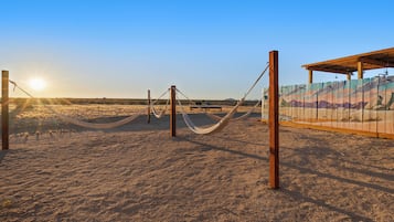 Chaise longue, serviettes de plage