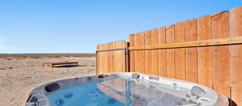 Genesis Oasis' Fall Staycation Hottub/Spa,WIFI! Pet Friendly!