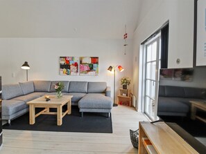 Televisión y chimenea 