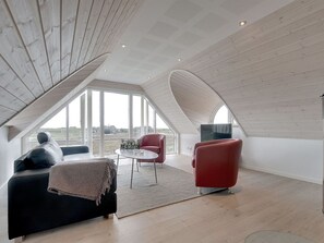 Fernseher, Kamin, DVD-Player