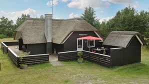 A rustic building with a thatched roof, a chimney, and a sign reading "SANDBO". - "Patrik" - 1.4km from the sea by Interhome (Blåvand)