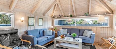 Fernseher, Kamin, DVD-Player