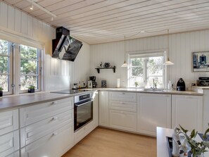 Kühlschrank, Geschirrspüler, Kochgeschirr/Geschirr/Besteck