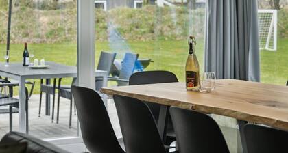 "Human" - 10.5km from the sea by Interhome