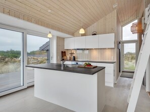 Kühlschrank, Geschirrspüler, Kochgeschirr/Geschirr/Besteck