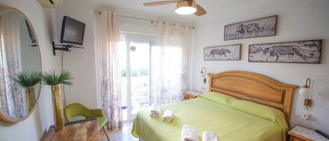 2 bedrooms, desk, iron/ironing board, travel cot