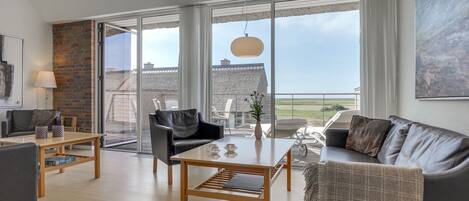 Fernseher, Kamin, DVD-Player