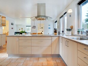 Kjøleskap, mikrobølgeovn, ovn og oppvaskmaskin