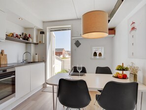 Fridge, microwave, dishwasher, cookware/dishes/utensils