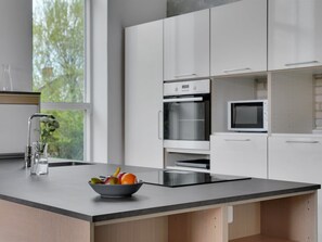 Refrigerador, microondas, horno y lavavajillas 