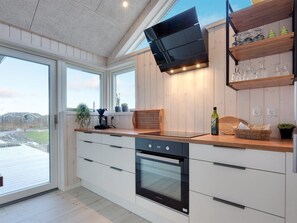 Fridge, microwave, dishwasher, cookware/dishes/utensils