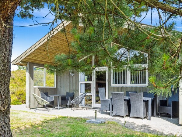 Outdoor dining - "Erlinda" - 3.1km from the sea by Interhome (Rømø)