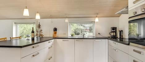 Fridge, microwave, dishwasher, cookware/dishes/utensils