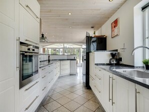 Fridge, microwave, dishwasher, cookware/dishes/utensils - "Nana" - 4km from the sea by Interhome (Rømø)