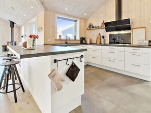 Kühlschrank, Mikrowelle, Ofen, Geschirrspüler