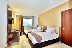 Moderate Twin | Free WiFi, bed sheets - Lorin Dwangsa Solo Hotel (Surakarta)