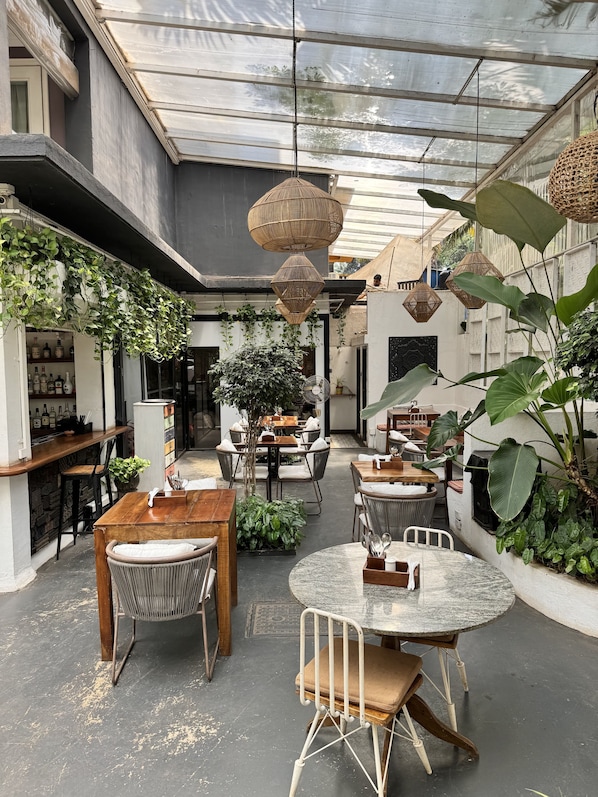 Restaurant - Red Thread Calangute (Calangute)