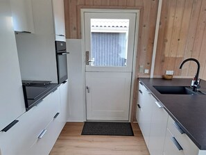 Fridge, microwave, dishwasher, cookware/dishes/utensils - "Allis" - 400m from the sea by Interhome (Fanø)