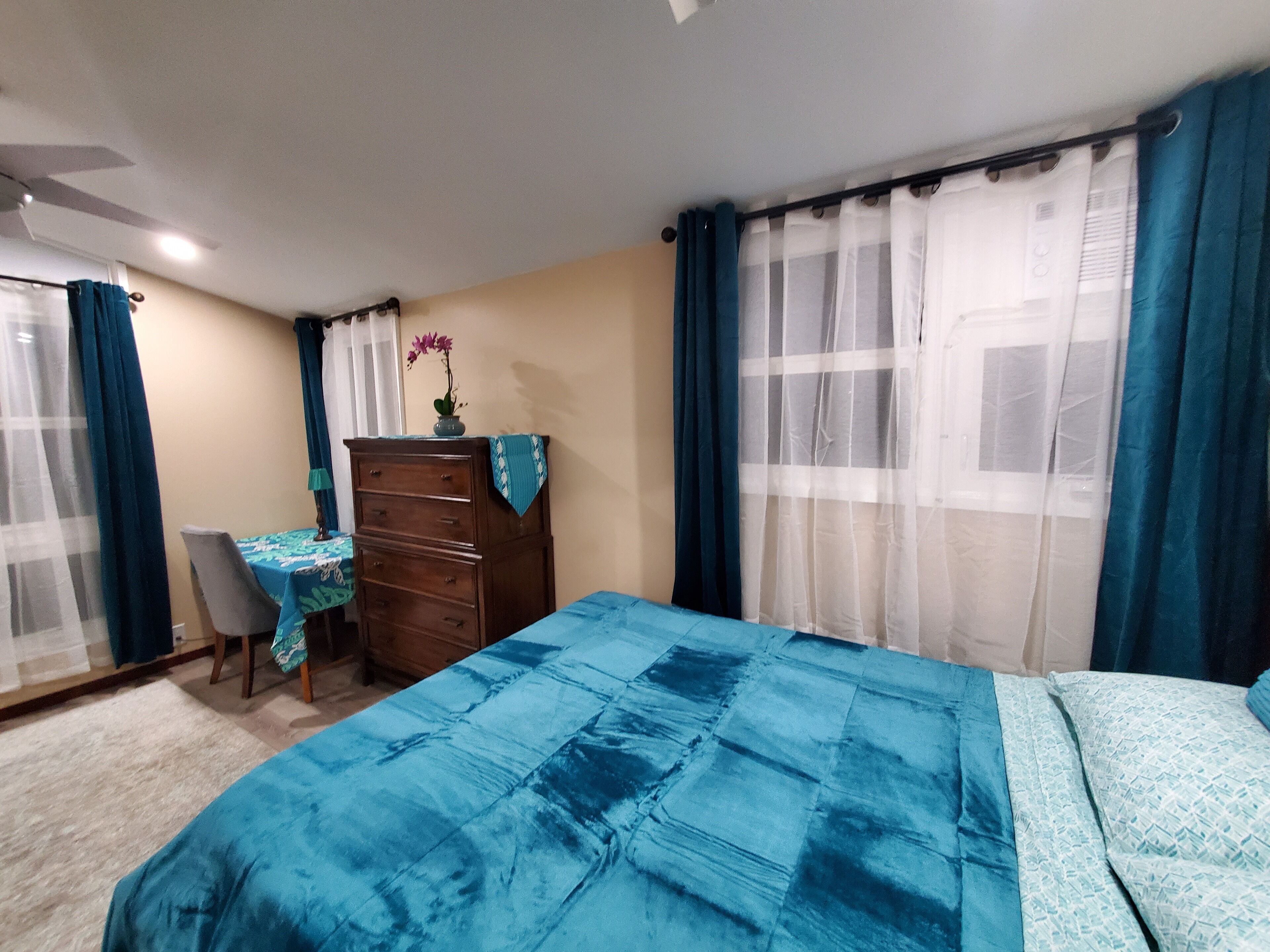 3 bedrooms, iron/ironing board, WiFi, bed sheets