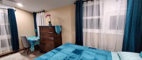 3 bedrooms, iron/ironing board, WiFi, bed sheets